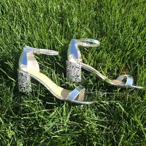 ✨Silver Metallic Marc Fisher Chunky Heeled Shoes